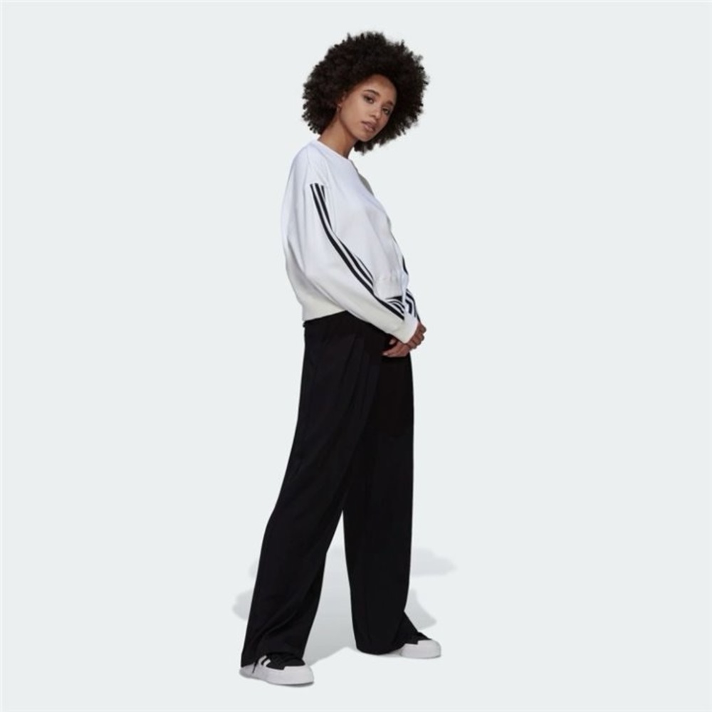 Adidas cropped sweater women size S or 4US new in tag